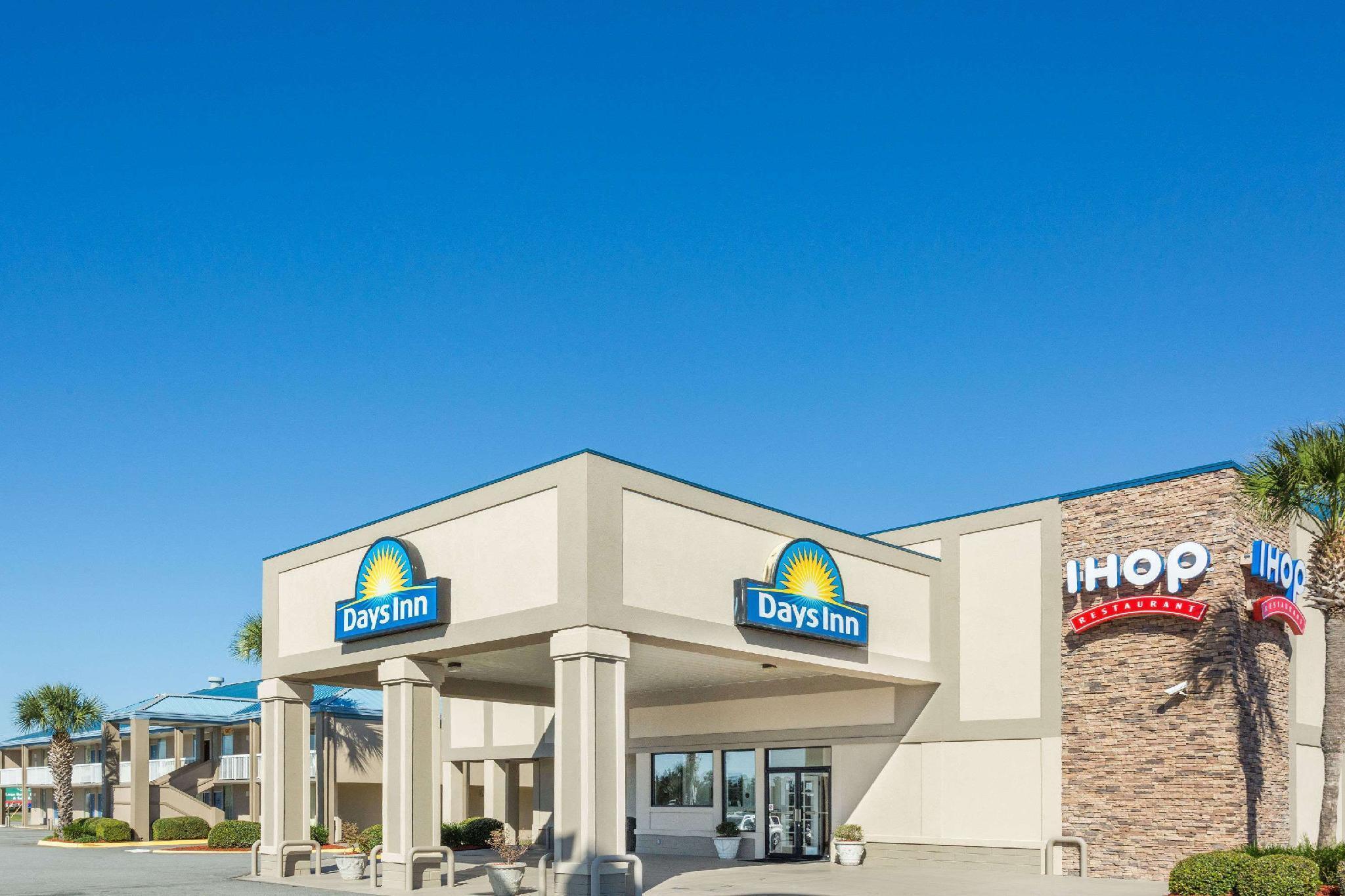 Days Inn By Wyndham Adel I-75 Extérieur photo
