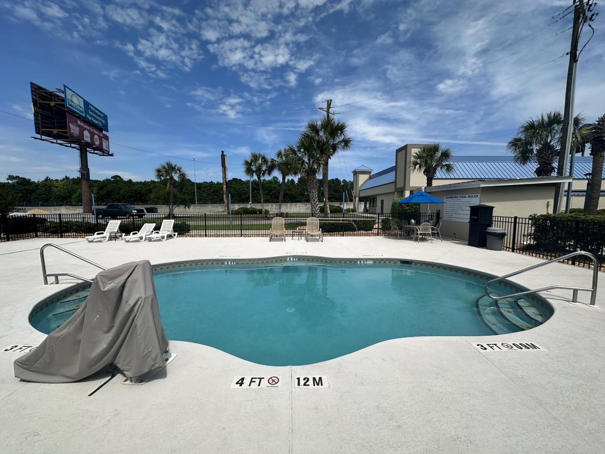 Days Inn By Wyndham Adel I-75 Extérieur photo