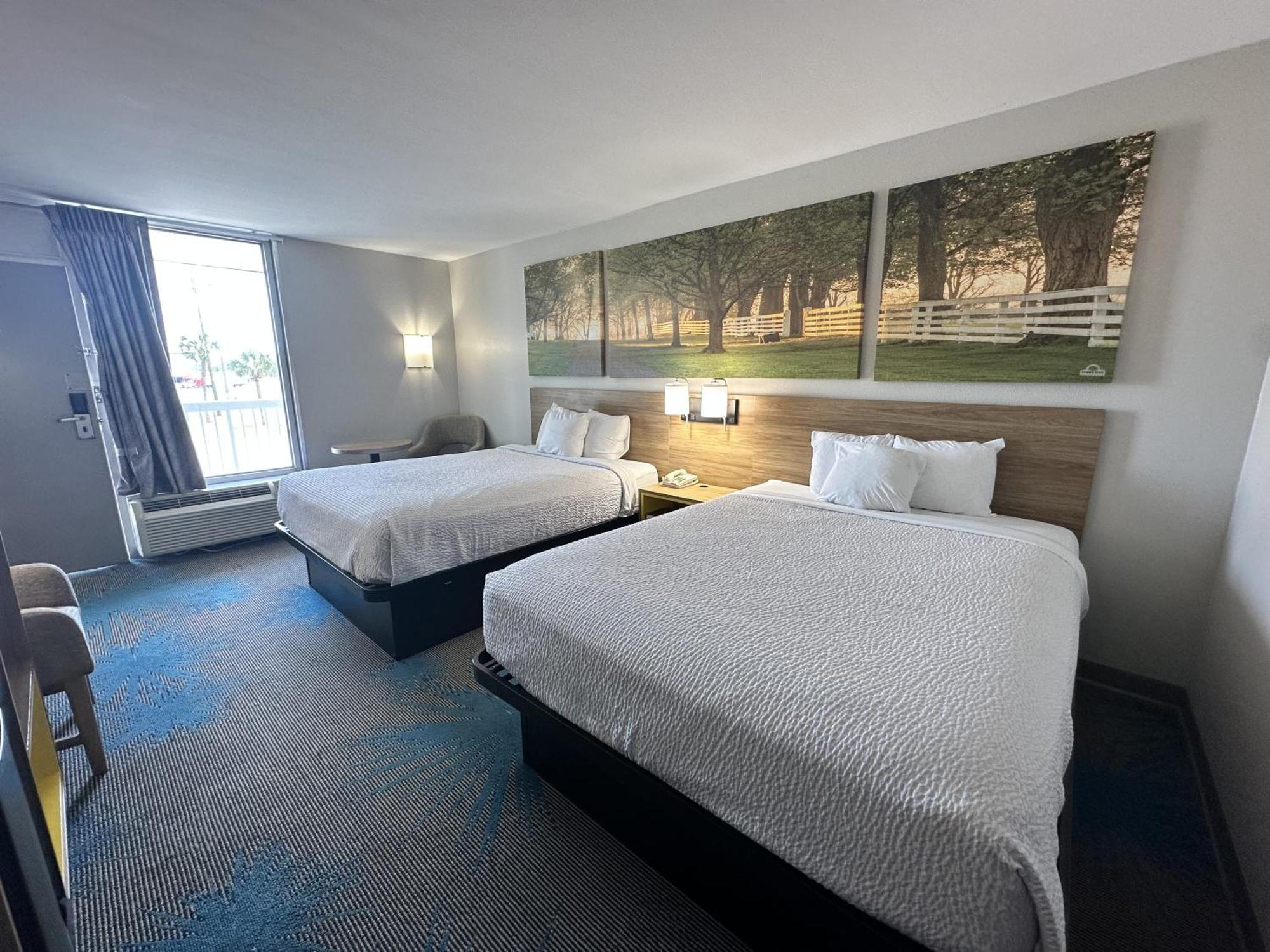 Days Inn By Wyndham Adel I-75 Extérieur photo