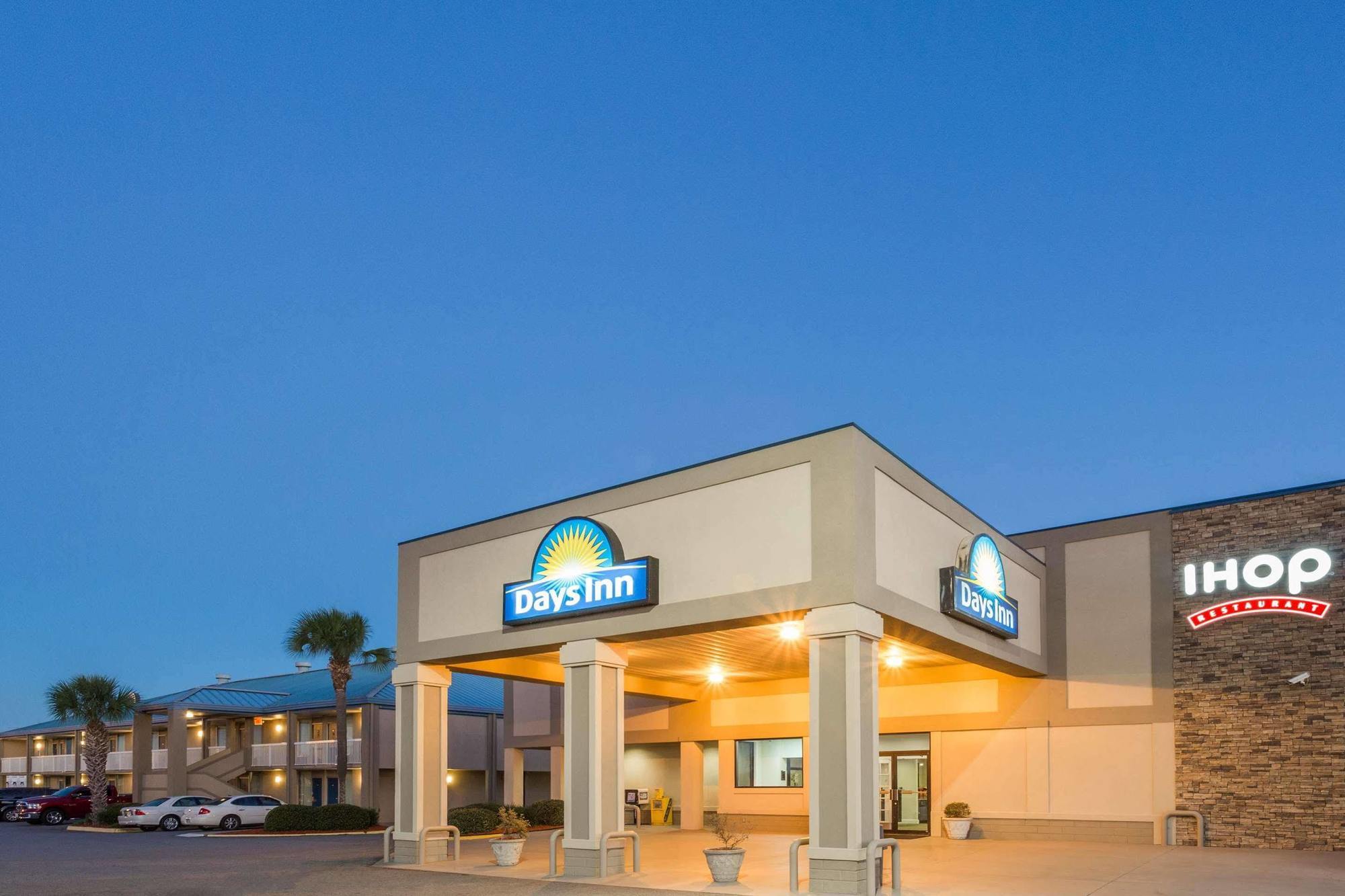 Days Inn By Wyndham Adel I-75 Extérieur photo